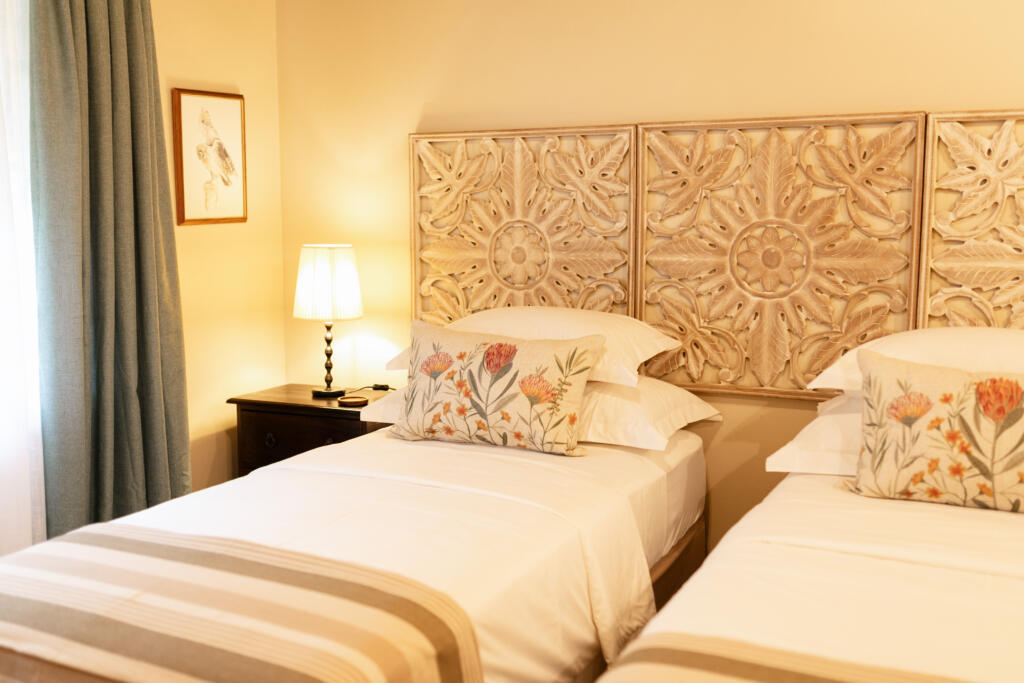 Phalaborwa Accommodation - Thula Moya Self-Catering Cottage. 5 minutes from the Kruger National Park Phalaborwa Gate. Phalaborwa Accommodation Twin Room