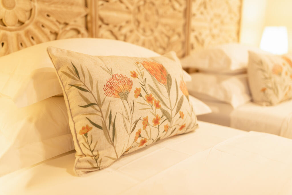 Phalaborwa Accommodation - Thula Moya Self-Catering Cottage. 5 minutes from the Kruger National Park Phalaborwa Gate. Limpopo Accommodation.