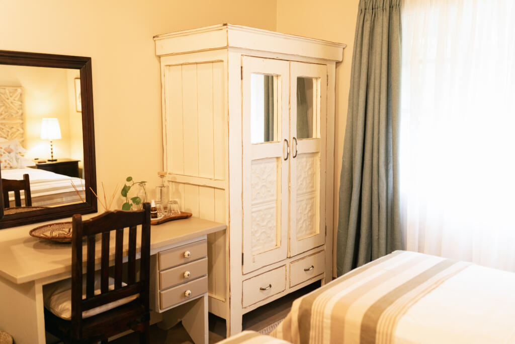 Phalaborwa Accommodation - Thula Moya Self-Catering Cottage. 5 minutes from the Kruger National Park Phalaborwa Gate.