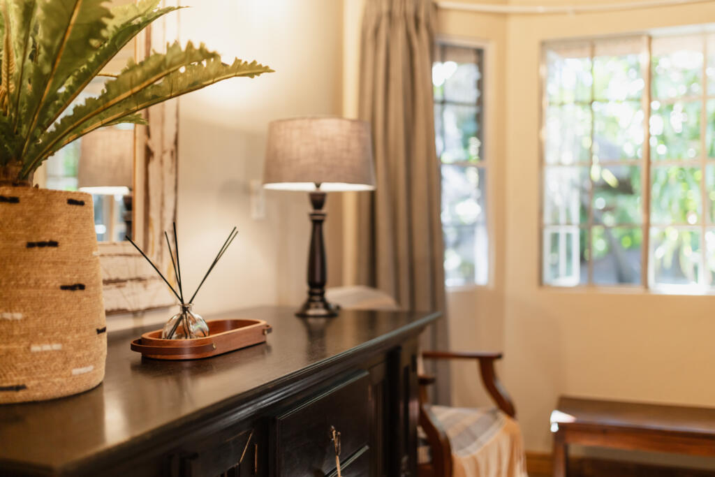 Phalaborwa Accommodation - Thula Moya Self-Catering Cottage. 5 minutes from the Kruger National Park Phalaborwa Gate. Phalaborwa Accommodation Self-Catering