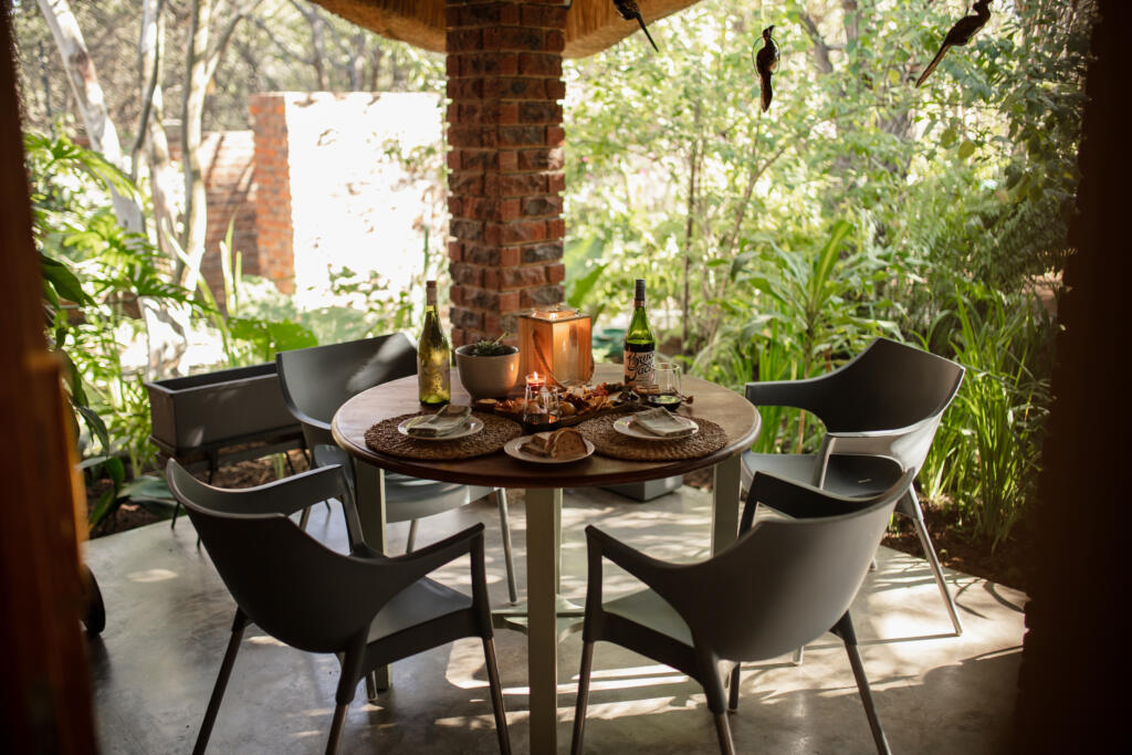 Phalaborwa Accommodation - Thula Moya Self-Catering Cottage. 5 minutes from the Kruger National Park Phalaborwa Gate.