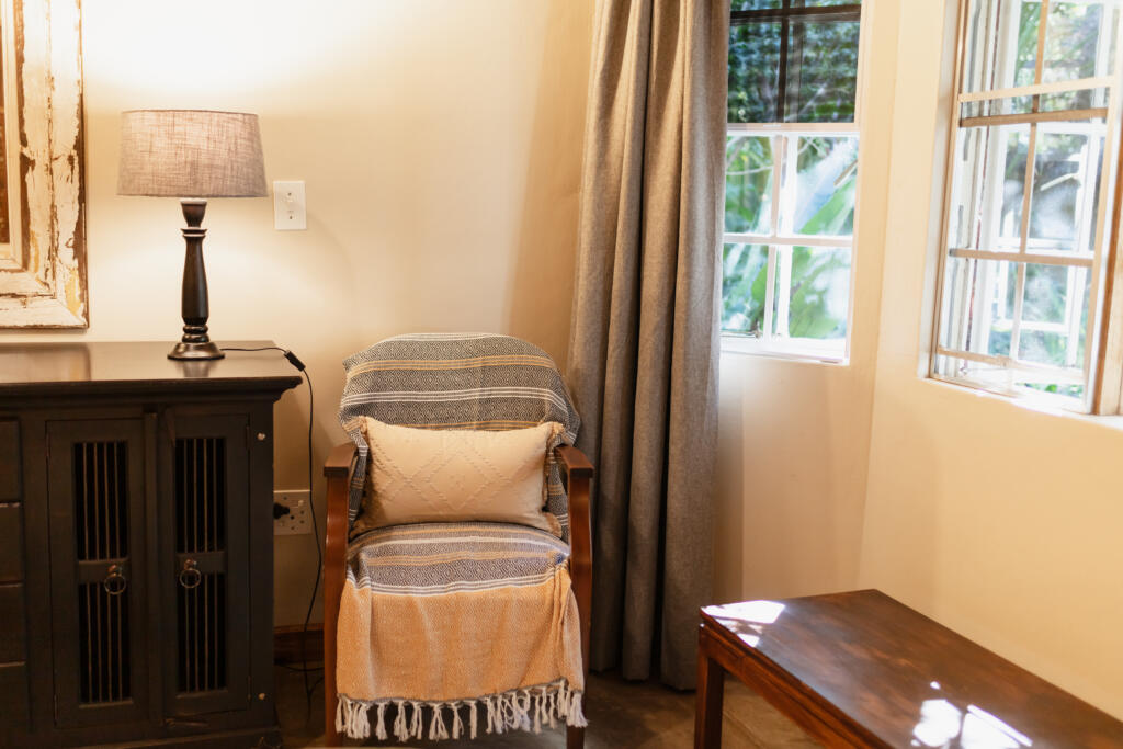 Phalaborwa Accommodation - Thula Moya Self-Catering Cottage. 5 minutes from the Kruger National Park Phalaborwa Gate. Phalaborwa Accommodation Self-Catering