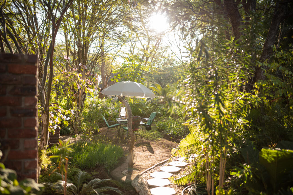 Phalaborwa Accommodation - Thula Moya Self-Catering Cottage. 5 minutes from the Kruger National Park Phalaborwa Gate.