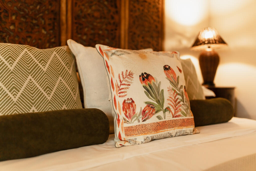 Phalaborwa Accommodation - Thula Moya Self-Catering Cottage. 5 minutes from the Kruger National Park Phalaborwa Gate.