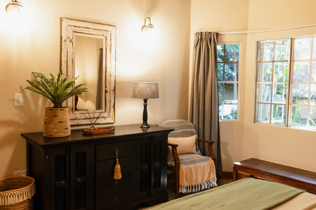 Phalaborwa Accommodation - Thula Moya Self-Catering Cottage. 5 minutes from the Kruger National Park Phalaborwa Gate. Phalaborwa Accommodation Self-Catering