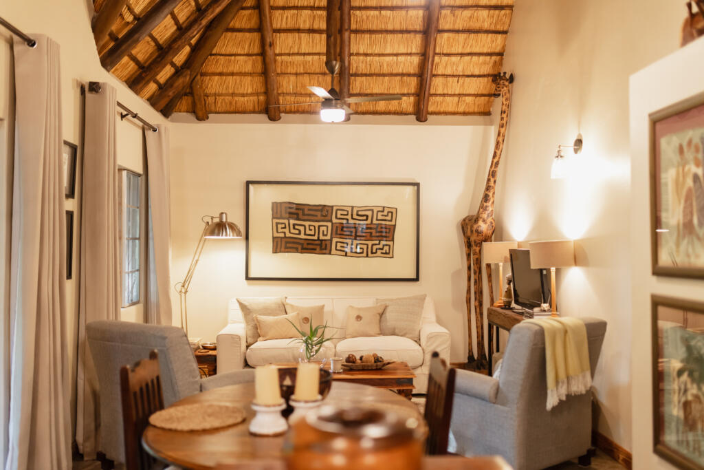 Phalaborwa Accommodation - Thula Moya Self-Catering Cottage. 5 minutes from the Kruger National Park Phalaborwa Gate. Limpopo Accommodation.